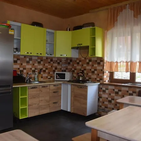 аура карпат بيت خشبي *